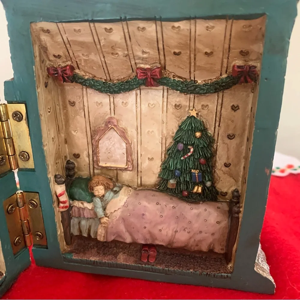Vintage Santa Visiting House Diorama Decor - Picture 3 of 9